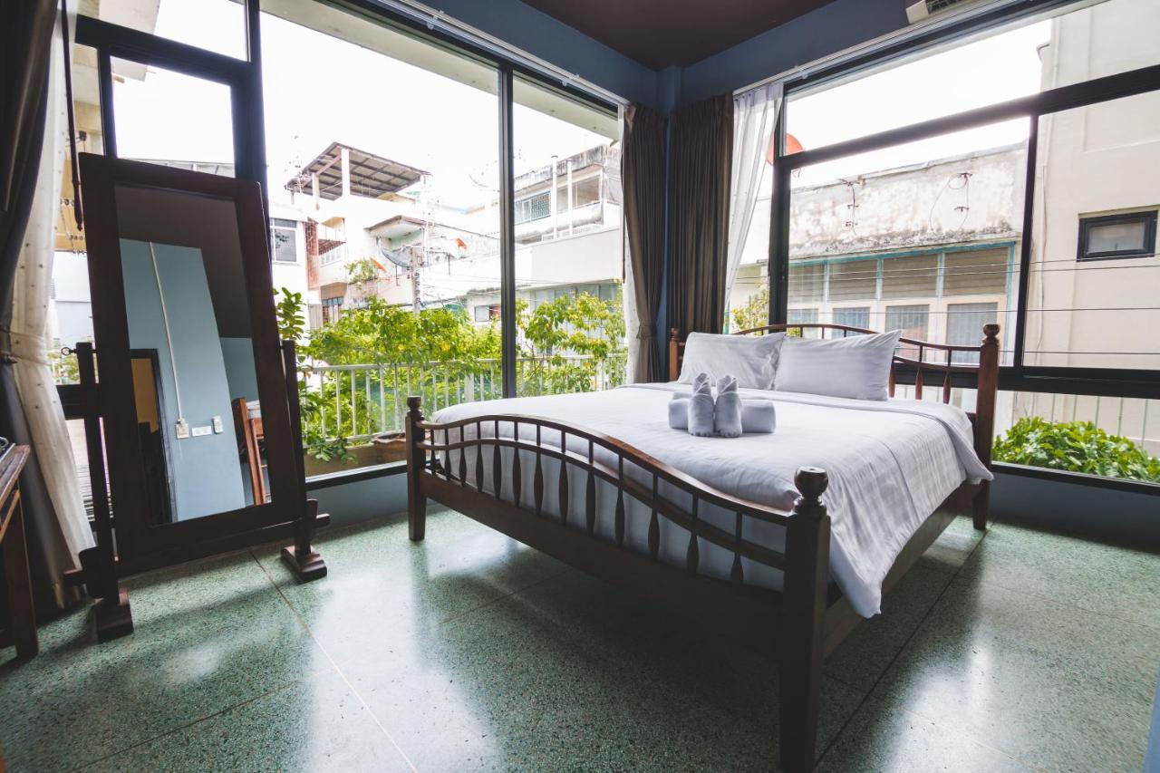 Feung Nakorn Balcony Rooms And Cafe Bangkok Dış mekan fotoğraf